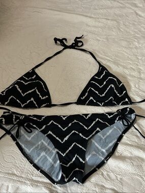 Body glove Black & White Zigzag String Bikini